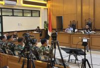 Suasana sidang lanjutan kasus penyiraman air keras terhadap aktivis KontraS, Andrie Yunus, di Pengadilan Militer Jakarta, Rabu (6/5/2026). Majelis hakim kembali memerintahkan agar Andrie dihadirkan sebagai saksi, meskipun diketahui saat ini ia masih menjalani perawatan medis berupa operasi pencangkokan kulit. Foto: Ist.