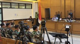 Suasana sidang lanjutan kasus penyiraman air keras terhadap aktivis KontraS, Andrie Yunus, di Pengadilan Militer Jakarta, Rabu (6/5/2026). Majelis hakim kembali memerintahkan agar Andrie dihadirkan sebagai saksi, meskipun diketahui saat ini ia masih menjalani perawatan medis berupa operasi pencangkokan kulit. Foto: Ist.