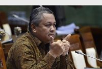 Gubernur Bank Indonesia (BI), Perry Warjiyo. Ia memaparkan tujuh langkah strategis untuk memperkuat nilai tukar rupiah, salah satunya menurunkan batas pembelian dolar AS per orang per bulan dari 100 ribu menjadi 50 ribu dolar serta memperketat pengawasan terhadap perbankan dan korporasi. Foto: Ist.