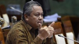 Gubernur Bank Indonesia (BI), Perry Warjiyo. Ia memaparkan tujuh langkah strategis untuk memperkuat nilai tukar rupiah, salah satunya menurunkan batas pembelian dolar AS per orang per bulan dari 100 ribu menjadi 50 ribu dolar serta memperketat pengawasan terhadap perbankan dan korporasi. Foto: Ist.