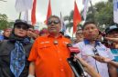 Presiden Konfederasi Serikat Pekerja Indonesia (KSPI) sekaligus Ketua Umum Partai Buruh, Said Iqbal, saat memberikan keterangan pers kepada awak media. Ia menyampaikan tuntutan agar pemerintah merevisi atau mencabut Permenaker Nomor 7 Tahun 2026 yang dinilai melegalkan praktik outsourcing dan merugikan hak-hak pekerja. Foto: Ist.