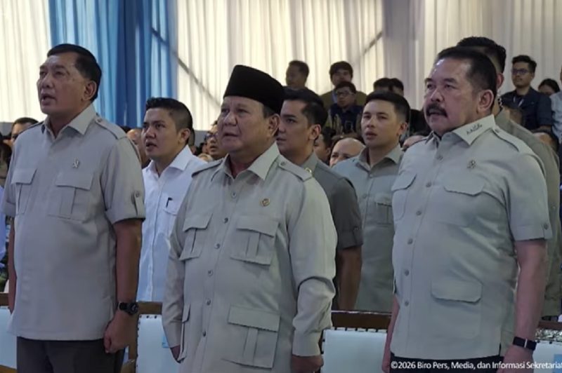 Presiden Prabowo Subianto tampak hadir didampingi pejabat tinggi negara saat menghadiri acara penyerahan hasil kerja Satgas Penertiban Kawasan Hutan di Kejaksaan Agung, Jakarta Selatan, Rabu (13/5/2026). Foto: Ist.