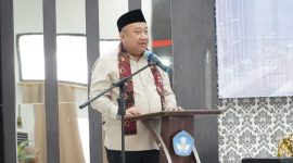 Wakil Ketua Komisi X DPR, Lalu Hadrian Irfani meminta Presiden Prabowo Subianto mengangkat seluruh guru jadi PNS. Foto: Ist.