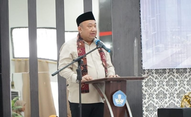 Wakil Ketua Komisi X DPR, Lalu Hadrian Irfani meminta Presiden Prabowo Subianto mengangkat seluruh guru jadi PNS. Foto: Ist.