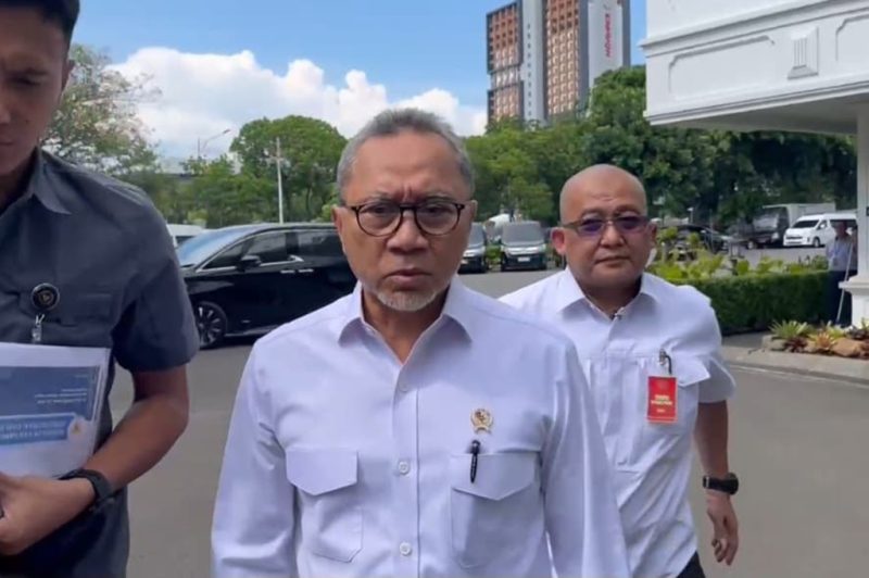 Menteri Koordinator Bidang Pangan, Zulkifli Hasan (Zulhas). Pemerintah melalui beliau mengimbau masyarakat waspada penipuan yang mengatasnamakan rekrutmen Koperasi Desa Merah Putih dan menegaskan proses penerimaan tidak dipungut biaya serta tidak ada sistem titip-menitip. Foto: Ist.