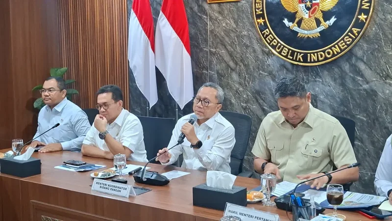 Menteri Koordinator Bidang Pangan, Zulkifli Hasan di Kantor Kemenko Pangan. Foto: Ist.