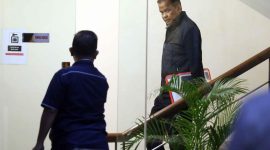 Direktur Utama PT Makassar Toraja (Maktour), Fuad Hasan Masyhur, tiba di Gedung Merah Putih KPK, Jakarta, Selasa (2/6/2026). Foto: Ist.