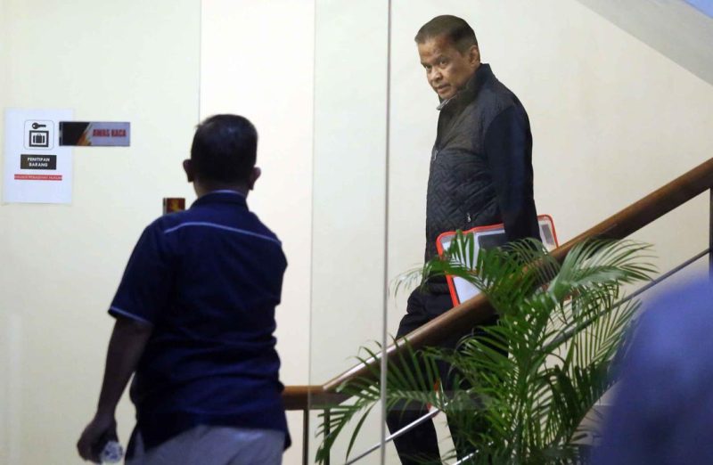 Direktur Utama PT Makassar Toraja (Maktour), Fuad Hasan Masyhur, tiba di Gedung Merah Putih KPK, Jakarta, Selasa (2/6/2026). Foto: Ist.