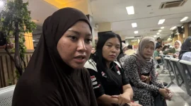 Monica, salah seorang calon jemaah Hanania Travel yang gagal berangkat umrah karena diduga pemilik travel bawa kabur uang jemaah. Foto: Ist.