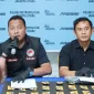 Kasat Reserse Narkoba Polres Metro Jakarta Utara, AKBP Ari Galang Saputra (tengah), memberikan keterangan pers terkait pengungkapan kasus peredaran vape berisi zat etomidate di kawasan Alexa Suites and Lounge, Penjaringan, Jakarta Utara, Sabtu (6/6/2026). Foto: Ist.