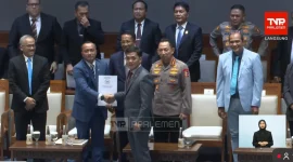 Pemerintah dan DPR mengubah kesepakatan batas usia pensiun Kapolri dalam pembahasan RUU Polri. Foto: Ist.