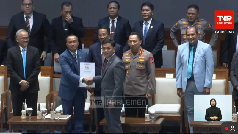 Pemerintah dan DPR mengubah kesepakatan batas usia pensiun Kapolri dalam pembahasan RUU Polri. Foto: Ist.