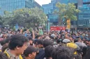 Ribuan mahasiswa memadati kawasan depan Menara BCA, Jalan Sudirman, Jakarta Pusat, Jumat (12/6/2026). Foto: Ist.
