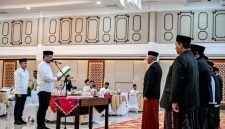 Gubernur Sumatera Utara, Bobby Nasution, saat melantik dan mengukuhkan Pengurus Lembaga Pengembangan Tilawatil Quran (LPTQ) Provinsi Sumut periode 2026–2030, Dewan Pengawas, serta Dewan Hakim MTQ ke-40 di Aula Raja Inal Siregar, Kantor Gubernur Sumut, Medan, Minggu (14/6/2026). Foto: Ist.