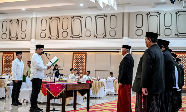 Gubernur Sumatera Utara, Bobby Nasution, saat melantik dan mengukuhkan Pengurus Lembaga Pengembangan Tilawatil Quran (LPTQ) Provinsi Sumut periode 2026–2030, Dewan Pengawas, serta Dewan Hakim MTQ ke-40 di Aula Raja Inal Siregar, Kantor Gubernur Sumut, Medan, Minggu (14/6/2026). Foto: Ist.