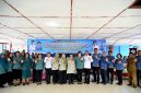 Staf Ahli I TP PKK Provinsi Sumut Titiek Sugiharti (tengah) bersama Bupati Karo Antonius Ginting, Ketua TP PKK Kabupaten Karo Roswitha Antonius Ginting, tim monitoring provinsi, dan jajaran kader PKK berfoto bersama usai melaksanakan peninjauan pelaksanaan 10 Program Pokok PKK dan Program Aku Hatinya PKK di Desa Temburun, Kecamatan Tiganderket, Kabupaten Karo, Rabu (17/6/2026). Foto: Ist.