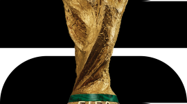 Piala Dunia FIFA, trofi paling bergengsi dalam dunia sepak bola, menjadi simbol perebutan gelar juara dunia pada edisi Piala Dunia 2026. Hingga tahap penyisihan grup selesai, sudah tercatat 19 tim yang berhasil mengamankan tiket melaju ke babak 32 besar, dengan persaingan yang semakin ketat menuju perebutan trofi ini. Foto: Ist.
