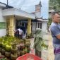 (Kiri) Kondisi stok tabung gas elpiji 3 kilogram di salah satu pangkalan penyalur di Kabupaten Labuhanbatu Utara, Kamis (4/6/2026). (Kanan) Kabag Ekonomi saat sidak ke Pangkalan yang menjual diatas harga HET. Foto: GS