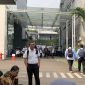 Suasana di lingkungan kantor Badan Gizi Nasional, Jakarta Pusat, Rabu (3/6/2026), saat tim penyidik Kejaksaan Agung melakukan penggeledahan. Sejumlah petugas terlihat berada di lokasi, sementara karyawan belum diizinkan masuk ke ruang kerja masing-masing. Langkah hukum ini dilakukan sehari setelah Presiden Prabowo Subianto resmi mencopot pimpinan lembaga tersebut. Foto: Ist.