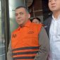 Wakil Menteri Imigrasi dan Pemasyarakatan, Silmy Karim, tampak mengenakan rompi tahanan berwarna oranye khas KPK setelah ditahan di Gedung Merah Putih, Jakarta Selatan, Kamis (4/6/2026). Foto: Ist.