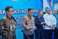 Kapolri Jenderal Listyo Sigit Prabowo memberikan keterangan pers terkait kasus dugaan penyebaran informasi mengenai ijazah Presiden ke-7 Joko Widodo, di Jakarta pada Selasa (23/6/2026). Dalam pernyataannya, ia menegaskan bahwa kewenangan atas status penahanan tersangka Roy Suryo dan Tifauzia Tyassuma telah sepenuhnya beralih ke Kejaksaan Negeri Jakarta Selatan setelah berkas perkara tahap dua diserahkan secara resmi oleh pihak kepolisian. Foto: Ist.