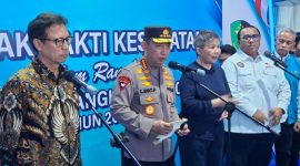 Kapolri Jenderal Listyo Sigit Prabowo memberikan keterangan pers terkait kasus dugaan penyebaran informasi mengenai ijazah Presiden ke-7 Joko Widodo, di Jakarta pada Selasa (23/6/2026). Dalam pernyataannya, ia menegaskan bahwa kewenangan atas status penahanan tersangka Roy Suryo dan Tifauzia Tyassuma telah sepenuhnya beralih ke Kejaksaan Negeri Jakarta Selatan setelah berkas perkara tahap dua diserahkan secara resmi oleh pihak kepolisian. Foto: Ist.