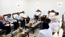 Gubernur Sumatera Utara Muhammad Bobby Afif Nasution (tengah) saat menerima audiensi jajaran Pengurus Ikatan Dokter Anak Indonesia (IDAI) Cabang Sumut di ruang kerjanya, Selasa (2/6/2026). Foto: Ist.