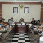 Bupati Asahan Pimpin Rapat Evaluasi dan Pengendalian Harga TBS Kelapa Sawit. (Foto:Ist) 
 