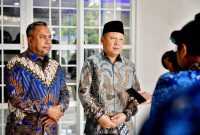 Ketua Tim Seleksi Komisioner Komisi Informasi (KI) Sumut 2026–2030, Hatta Ridho (kanan), didampingi anggota Timsel, Muhamad Suib (kiri), memberikan keterangan pers terkait proses seleksi yang telah memasuki tahap wawancara di Kantor Dinas Komunikasi dan Informatika Sumut, Medan, Rabu (17/6/2026). Foto: Ist.