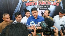 Gubernur Sumatera Utara Muhammad Bobby Afif Nasution memberikan keterangan kepada awak media di sela-sela peringatan Go Skateboarding Day North Sumatera 2026 yang digelar di Lapangan Merdeka Medan, Minggu (21/6/2026). Foto: Ist.