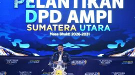 Gubernur Sumatera Utara Muhammad Bobby Afif Nasution menyampaikan sambutan sekaligus mengajak pengurus baru dan seluruh kader untuk memperkuat kolaborasi antarorganisasi kepemudaan dalam menghadapi tantangan sosial dan kemajuan teknologi, pada acara Pelantikan Dewan Pimpinan Daerah (DPD) Angkatan Muda Pembaharuan Indonesia (AMPI) Sumut masa bakti 2026–2031 yang berlangsung di Regale International Convention Centre, Medan, Minggu (21/6/2026). Foto: Ist.