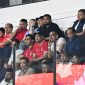 Gubernur Sumatera Utara Muhammad Bobby Afif Nasution menyaksikan langsung laga perdana Piala AFF U19 2026 antara Timnas Indonesia U19 melawan Myanmar di Stadion Utama Sumut, Deliserdang, Senin (1/6/2026). Foto: Ist.
