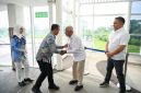 Wakil Gubernur Sumatera Utara Surya menyambut kedatangan Menteri Kependudukan dan Pembangunan Keluarga/Kepala BKKBN Wihaji di Service Lounge Bandara Internasional Kualanamu, Selasa (2/6/2026). Foto: Ist.