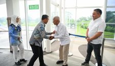 Wakil Gubernur Sumatera Utara Surya menyambut kedatangan Menteri Kependudukan dan Pembangunan Keluarga/Kepala BKKBN Wihaji di Service Lounge Bandara Internasional Kualanamu, Selasa (2/6/2026). Foto: Ist.