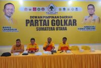 Ketua PDK KOSGORO 1957 Sumut, Viktor Silaen (tengah) saat memberikan arahan dalam rapat penetapan pengurus baru periode 2026–2031 di Medan, Selasa (2/6/2026). Foto: Ist.