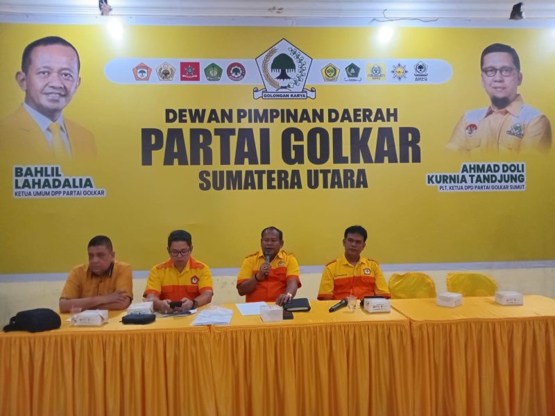 Ketua PDK KOSGORO 1957 Sumut, Viktor Silaen (tengah) saat memberikan arahan dalam rapat penetapan pengurus baru periode 2026–2031 di Medan, Selasa (2/6/2026). Foto: Ist.
