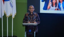 Wakil Menteri Ketenagakerjaan Afriansyah Noor memberikan pemaparan dalam Seminar Nasional Mercubuana Competency Network 2026 bertema Urgensi Sertifikasi Kompetensi bagi Mahasiswa dalam Menghadapi Dunia Kerja, di Jakarta, Senin (8/6/2026). Foto: Ist.