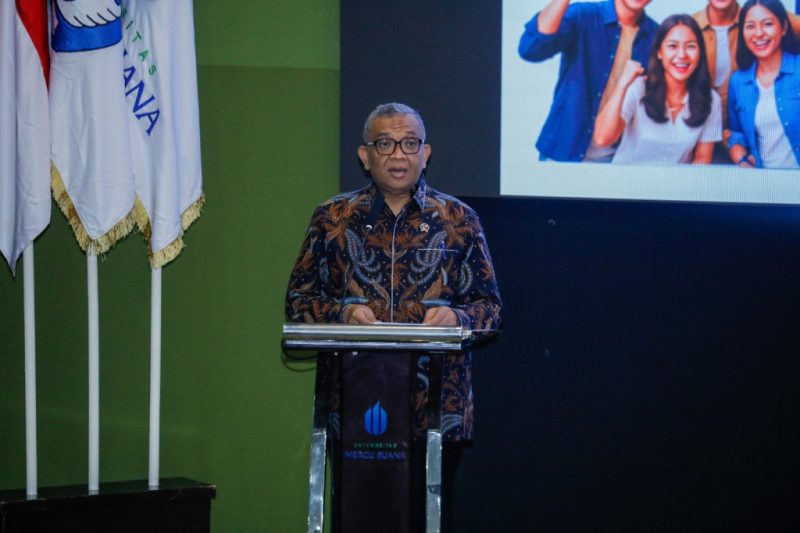 Wakil Menteri Ketenagakerjaan Afriansyah Noor memberikan pemaparan dalam Seminar Nasional Mercubuana Competency Network 2026 bertema Urgensi Sertifikasi Kompetensi bagi Mahasiswa dalam Menghadapi Dunia Kerja, di Jakarta, Senin (8/6/2026). Foto: Ist.