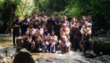 Peserta kegiatan Pendidikan Lanjutan SISPALA Wana Bumi MAN 1 Medan berpose bersama di kawasan Taman Nasional Gunung Leuser, Dusun Batu Katak, Kecamatan Bahorok, Kabupaten Langkat, Sumatera Utara, pada 20–22 Juni 2026. Foto: Ist.