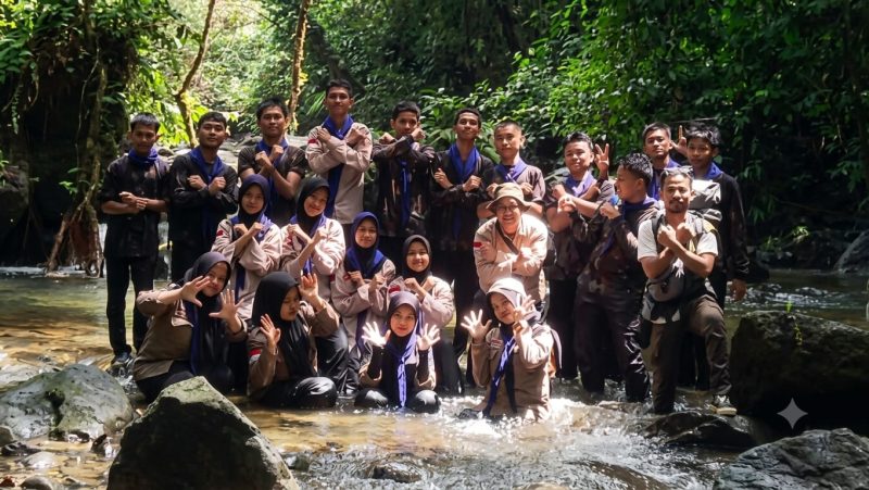 Peserta kegiatan Pendidikan Lanjutan SISPALA Wana Bumi MAN 1 Medan berpose bersama di kawasan Taman Nasional Gunung Leuser, Dusun Batu Katak, Kecamatan Bahorok, Kabupaten Langkat, Sumatera Utara, pada 20–22 Juni 2026. Foto: Ist.