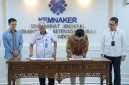 Penandatanganan Perjanjian Kerja Sama antara Kementerian Ketenagakerjaan melalui Politeknik Ketenagakerjaan dengan PT Huawei Tech Investment di kantor Sekretariat Jenderal Kemnaker, Jakarta, Selasa (23/6/2026). Foto: Ist.
