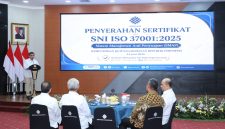 Acara penyerahan Sertifikat SNI ISO 37001:2025 Sistem Manajemen Anti Penyuapan (SMAP) kepada Kementerian Ketenagakerjaan di Jakarta, Rabu (24/6/2026). Foto: Ist.