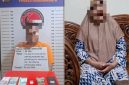 Noval Sipahutar Alias NS Tersangka Narkotika (kiri), Ibu Evi Manik Wanita Tangguh Viralkan Barak Narkoba (kanan). Foto: GS