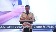 Menteri Ketenagakerjaan Yassierli memberikan arahan dalam pembukaan Rapat Pimpinan Nasional Konfederasi Serikat Pekerja Nusantara (KSPN) di Majalengka, Jawa Barat, Jumat (26/6/2026). Foto: Ist.