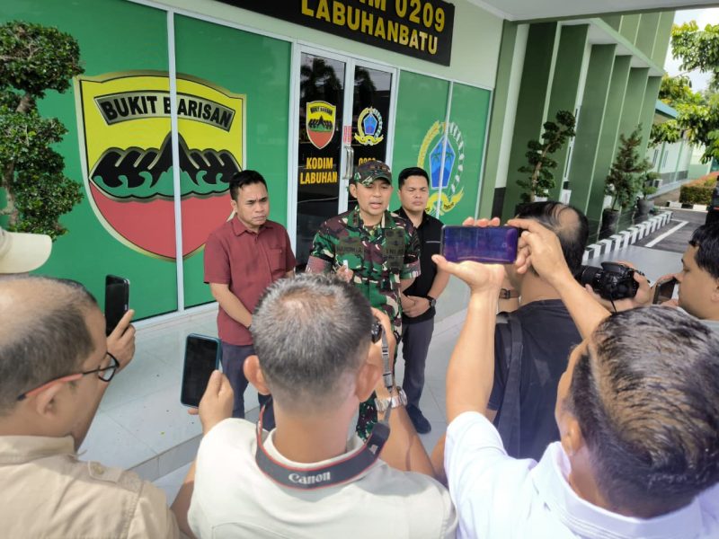 Komandan Kodim 0209/Labuhanbatu, Letkol Kav Hanung Kaptiaji, membantah informasi yang menyebut personel TNI AD melakukan pencurian atau perampasan ternak. Foto: GS