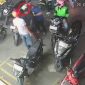 Rekaman kamera pengawas (CCTV) yang merekam momen penangkapan pelaku begal berinisial MRS pada Sabtu, 20 Juni 2026 pukul 21.20 WIB di sebuah minimarket kawasan Jalan Besar Tembung, Kecamatan Percut Sei Tuan. Foto: Ist.
