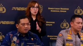 Dirreskrimum Polda Metro Jaya Kombes Iman Imanuddin memberikan keterangan dalam konferensi pers di Markas Polda Metro Jaya, Jakarta, Jumat (19/6/2026). Foto: Ist.