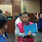 Hery Susanto, mantan Ketua Ombudsman RI, menjalani proses persidangan atas dakwaan menerima suap senilai Rp4,8 miliar. Foto: Ist.