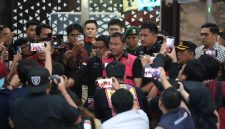 Mantan Wakil Kepala BGN, Sony Sonjaya mengenakan rompi tahanan Kejagung. Foto: Ist.
