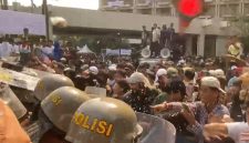 Eksekusi Hotel Sultan di kawasan GBK, Jakarta, berlangsung ricuh, Kamis (18/6/2026). Foto: Ist.